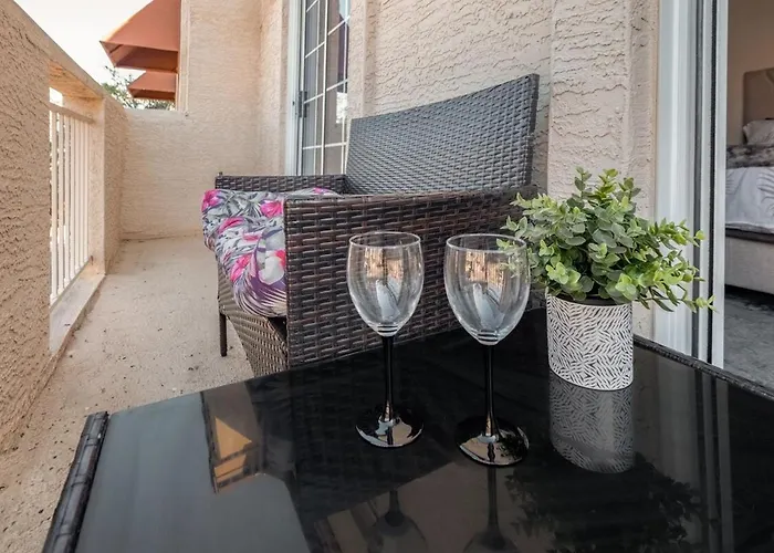 Apartment Desert Breeze Retreat 5-10mins From Az Mills Mall *